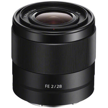 Sony FE 28mm f / 2 lens