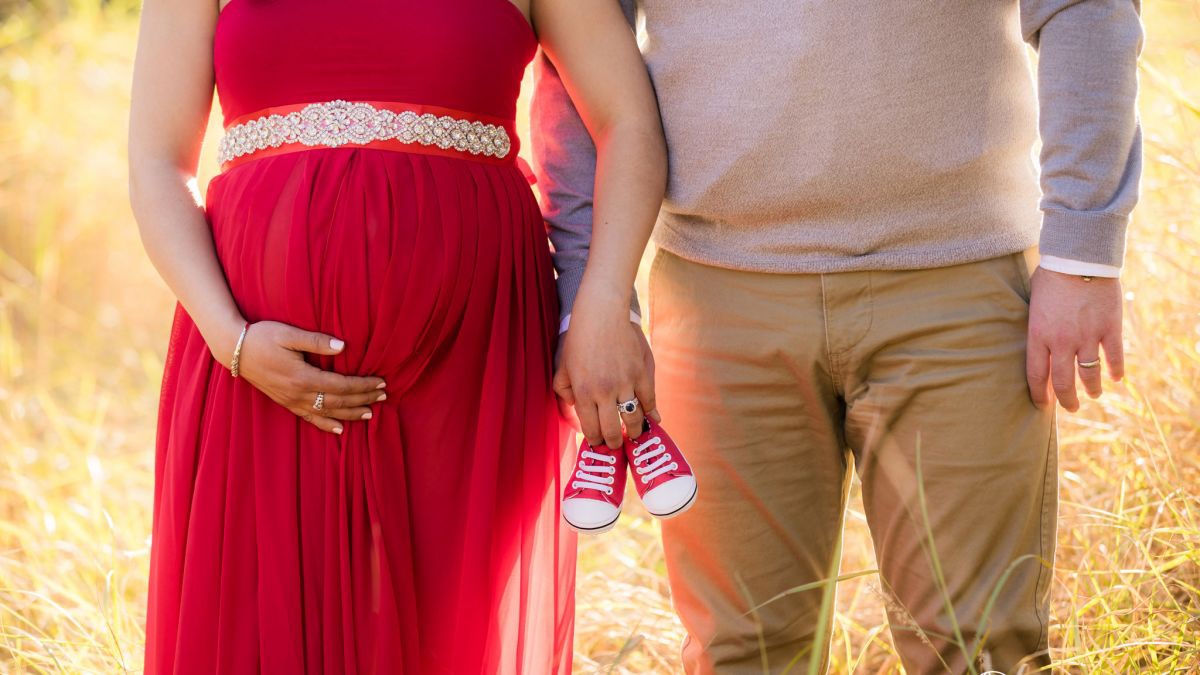 Maternity Photoshoot for Couples & Families — from SLR Lounge