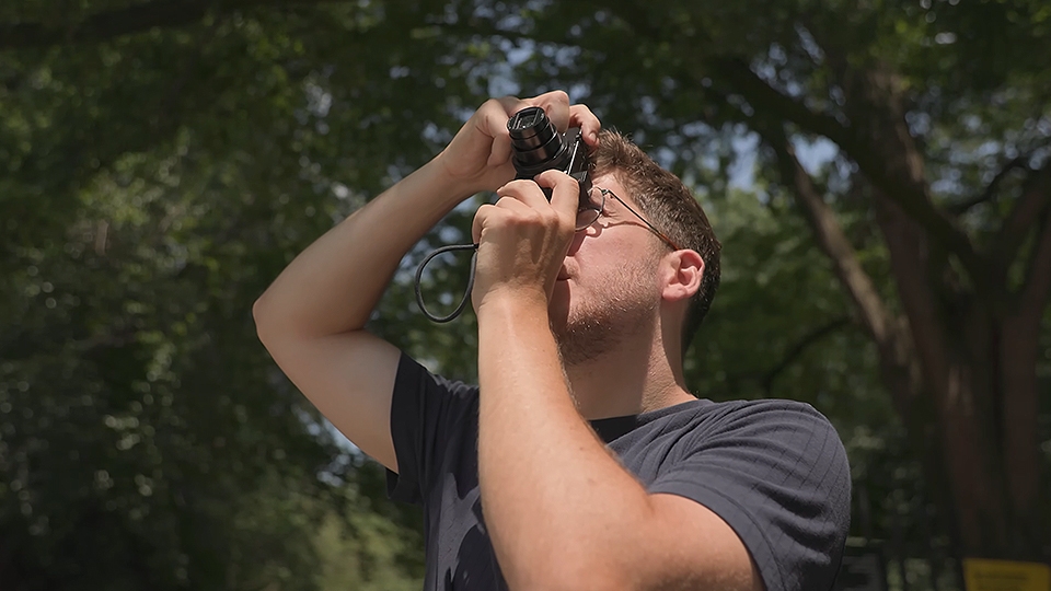 Phone vs. Point & Shoot: 5 Ways Compact Cameras Still Come Out Ahead