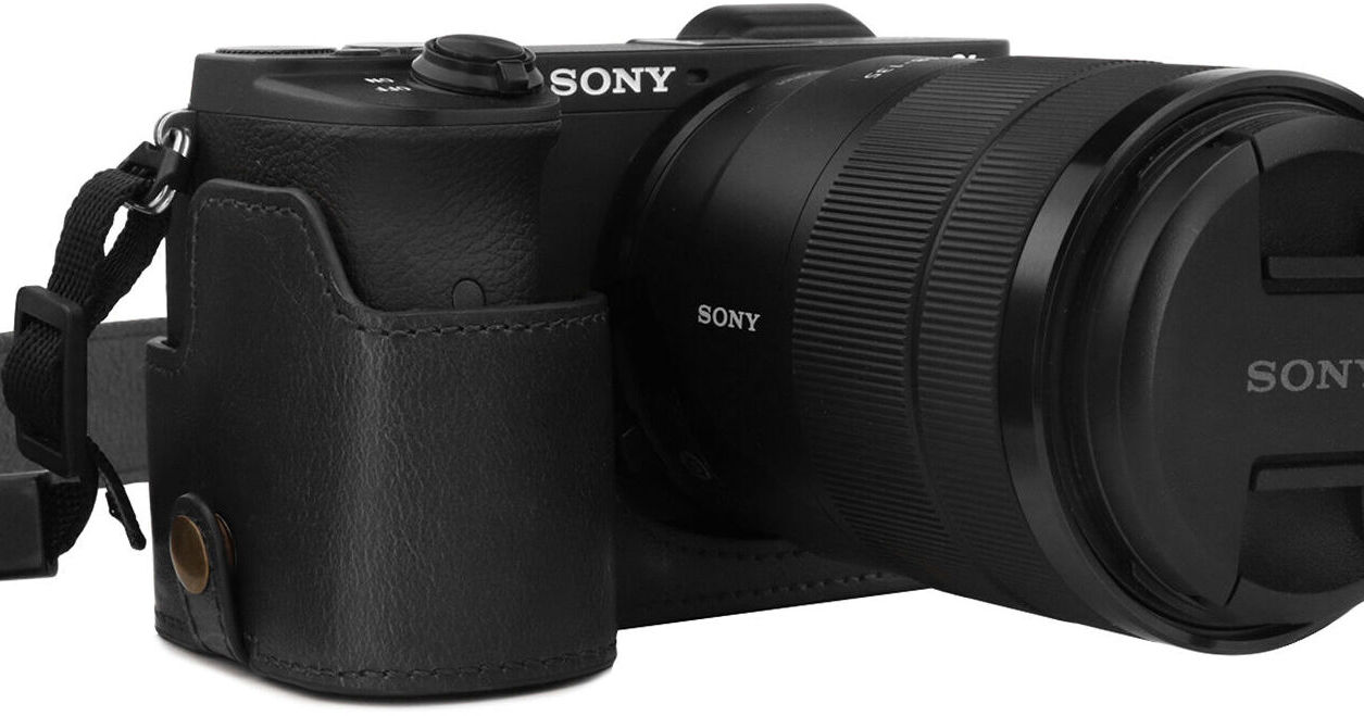 MegaGear Ever Ready Leather Half Case for Sony Alpha A6600