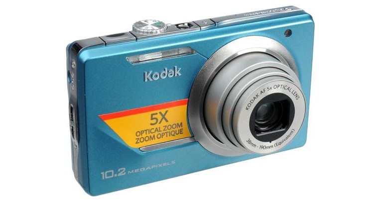 Kodak EasyShare M380 Digital Camera with Basic Accessory Kit