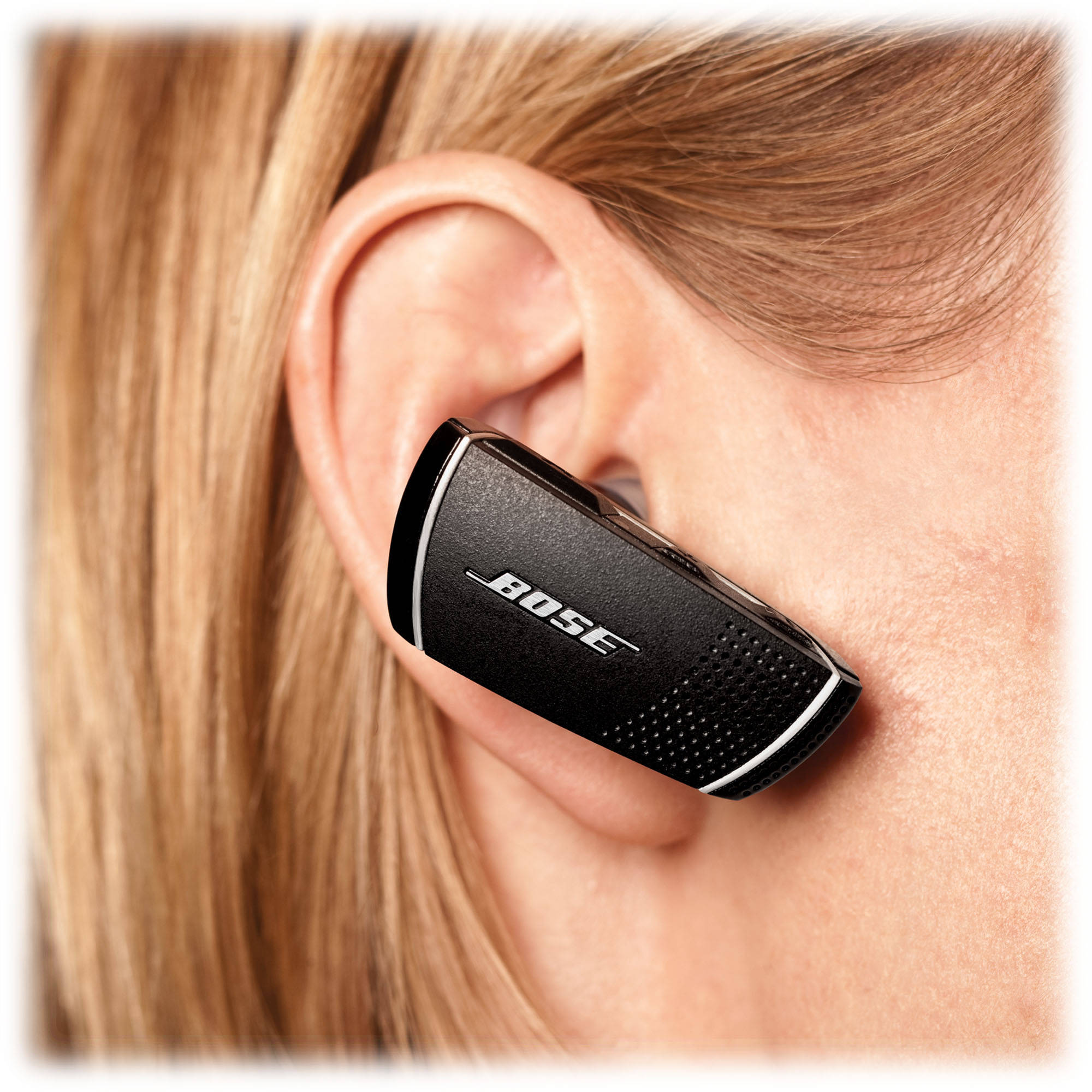 Где беспроводной наушник. Bluetooth-гарнитура Bose Bluetooth Headset Series 2. Блютуз гарнитура в ухе. Ухо с наушником. Телефон наушник на ухо.