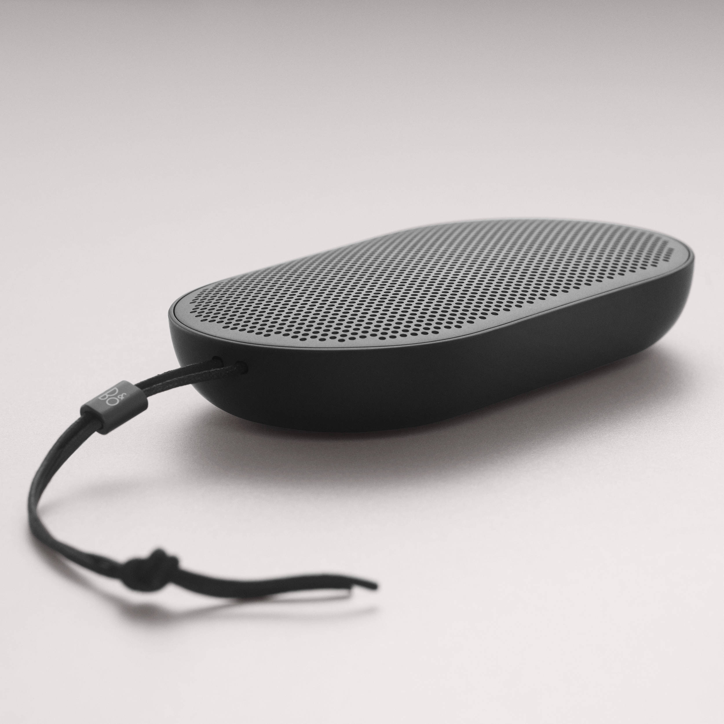 bang & olufsen p2 portable bluetooth speaker