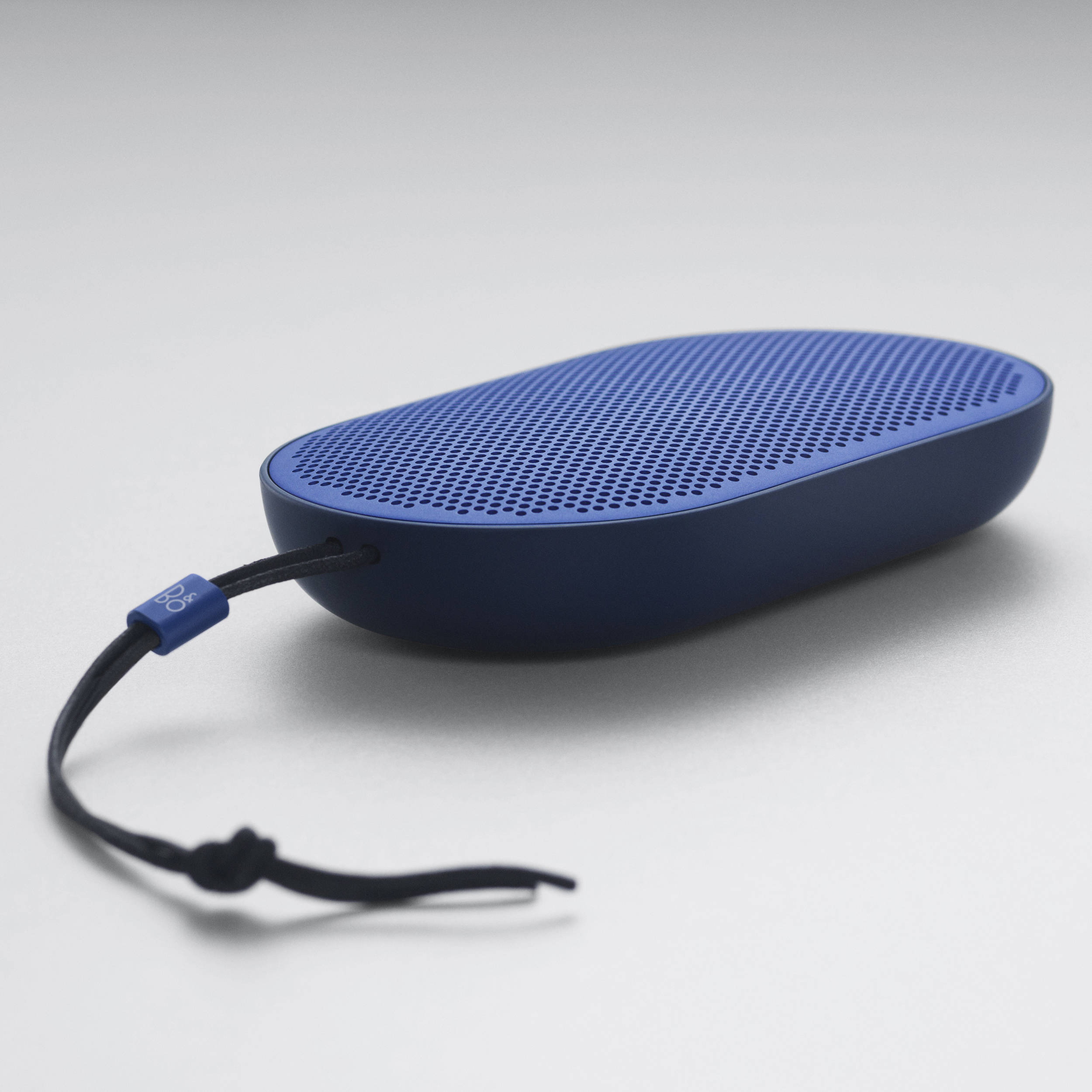 b&o play p2 portable bluetooth speaker