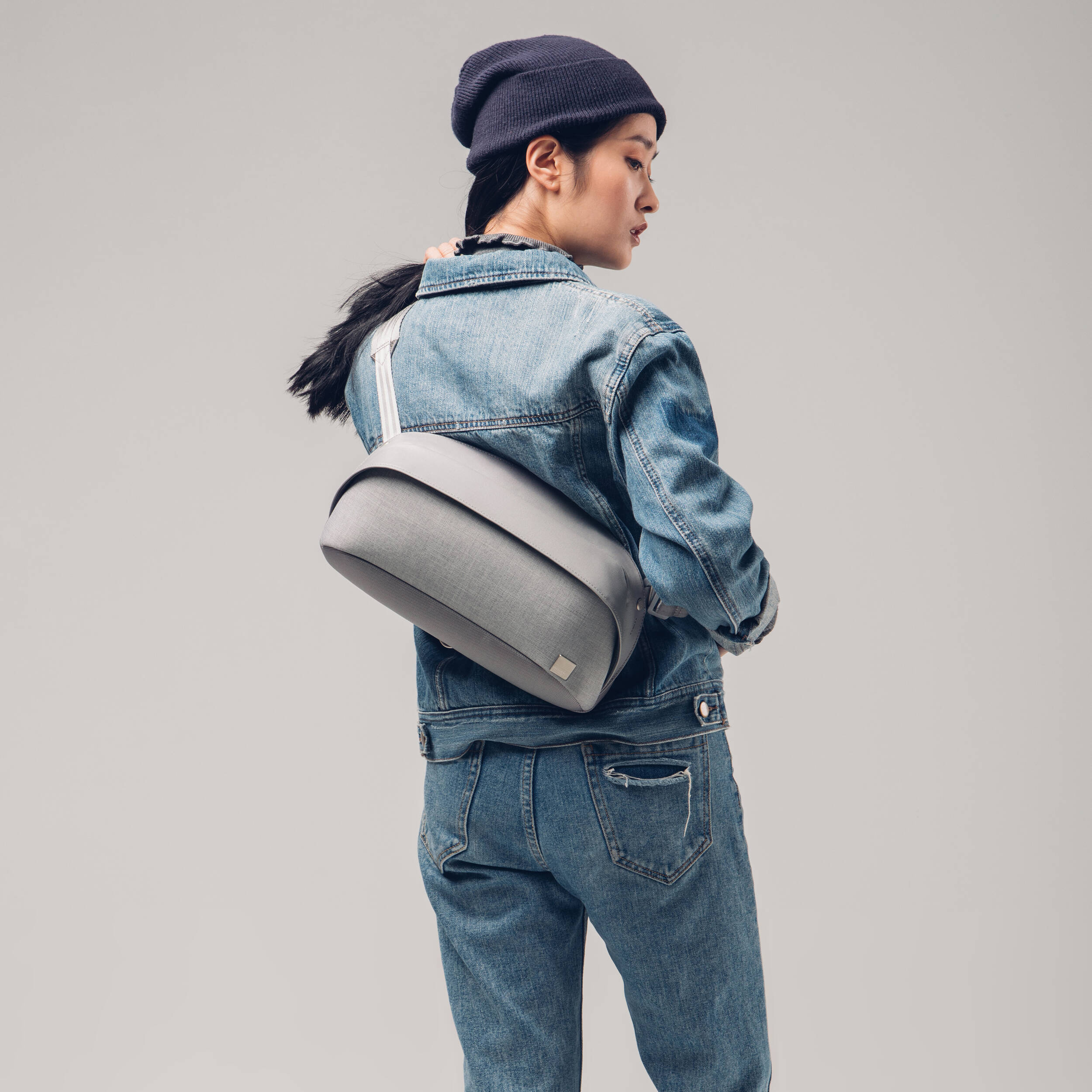 moshi tego slingpack