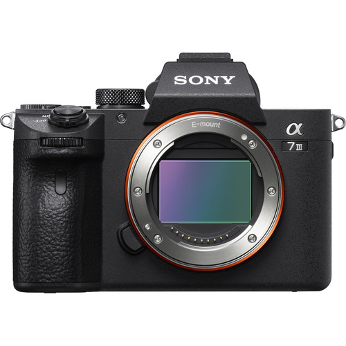 Cámara digital Sony Alpha a7 III sin espejo con lente de 28-70 mm