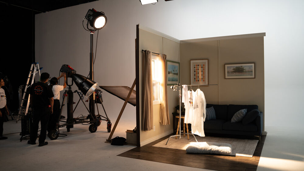The CF16 Fresnel and other accessories are available separately.