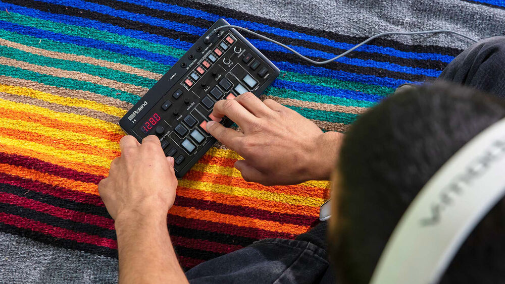 Roland AIRA Compact J-6 Chord Synthesizer J-6 B&H Photo Video Roland AIRA Compact J-6 Chord Synthesizer J-6 B&H Photo Video