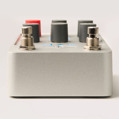 UAD　MAX Dual Compressor Universal Audio Max Preamp and Dual Compressor Pedal | Sweetwater