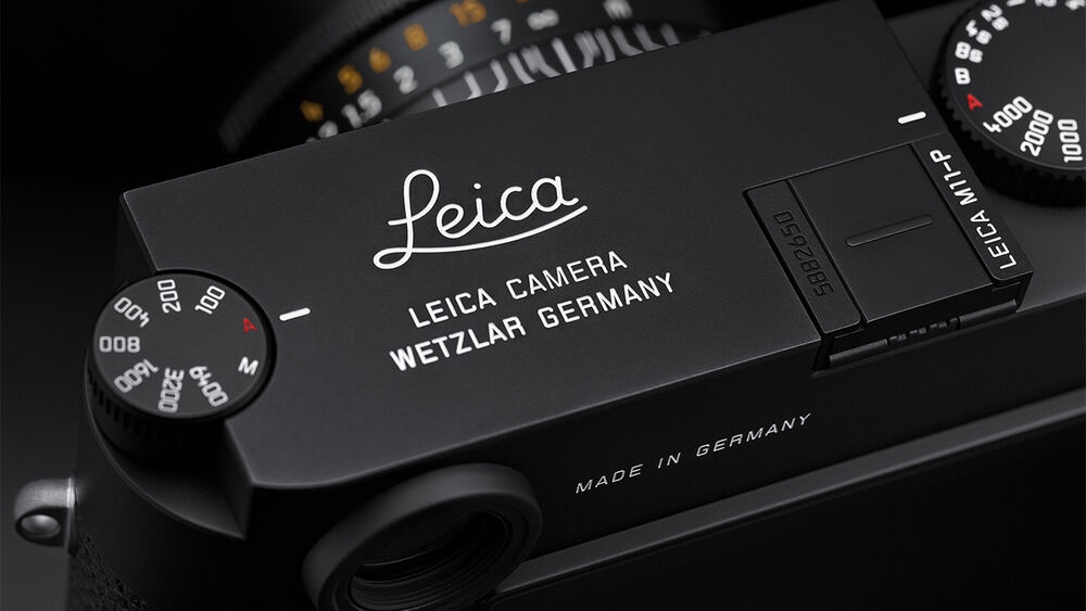 Надпись на верхней крышке дальномерной камеры Leica M11-P