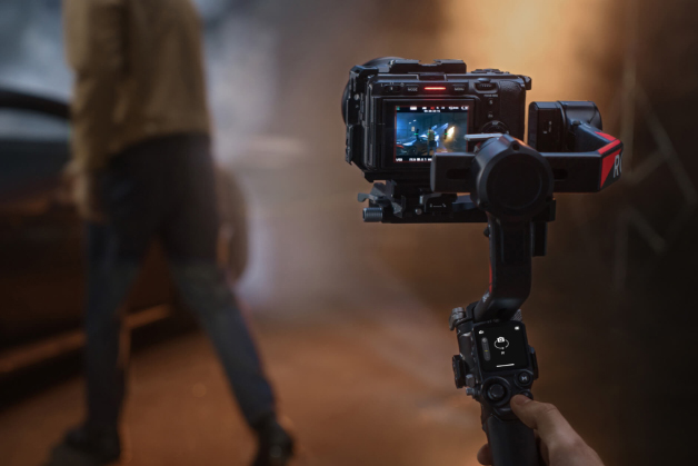 DJI RS 4 Pro Gimbal Stabilizer – 3-Axis Camera Stabilizer For Filmmaking