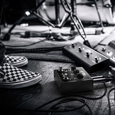 Behringer 69 Vibe Chorus and Vibrato Pedal 0709-ALE86-001 B&H